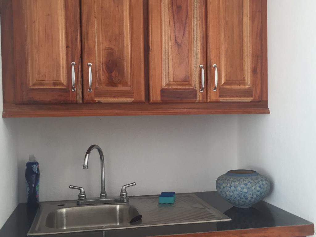 Ancella'S Garden Apartment-Beach-5Min Drive, 1 Hr Montego Bay, 25 Mins Ocho Rios, Continental Breakfast Runaway Bay Zewnętrze zdjęcie