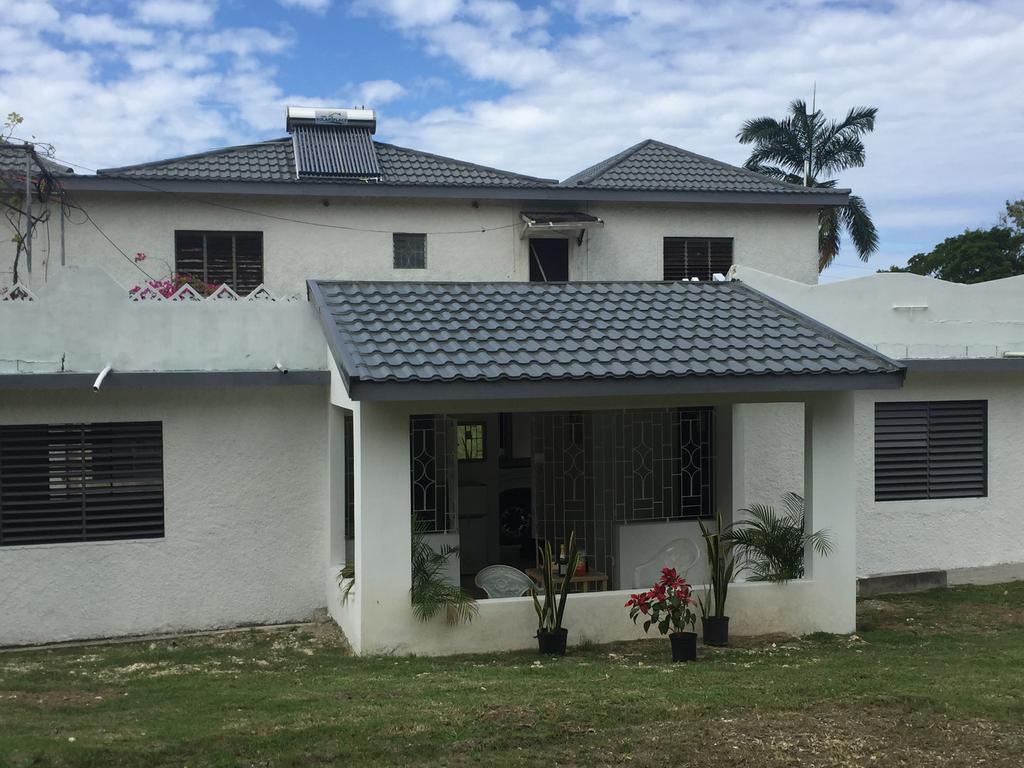 Ancella'S Garden Apartment-Beach-5Min Drive, 1 Hr Montego Bay, 25 Mins Ocho Rios, Continental Breakfast Runaway Bay Zewnętrze zdjęcie